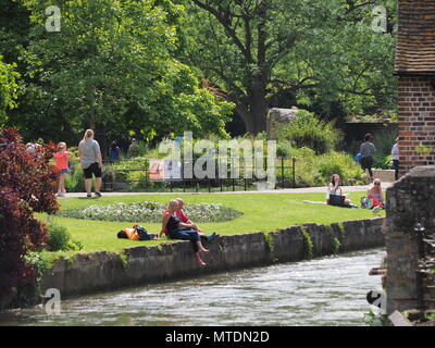 Canterbury, Kent, Großbritannien. 30. Mai 2018. UK Wetter: heiß, feucht und sonnigen Nachmittag in der Stadt Canterbury, Kent. Credit: James Bell/Alamy leben Nachrichten Stockfoto