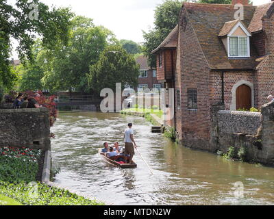 Canterbury, Kent, Großbritannien. 30. Mai 2018. UK Wetter: heiß, feucht und sonnigen Nachmittag in der Stadt Canterbury, Kent. Credit: James Bell/Alamy leben Nachrichten Stockfoto