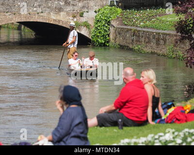 Canterbury, Kent, Großbritannien. 30. Mai 2018. UK Wetter: heiß, feucht und sonnigen Nachmittag in der Stadt Canterbury, Kent. Credit: James Bell/Alamy leben Nachrichten Stockfoto