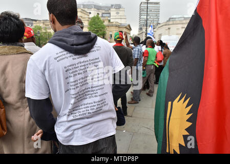 Trafalgar Square, London, UK. 30. Mai 2018. Biafran Menschen in Trafalgar Square Inszenierung ein Protest gegen die Briten und die nigerianischen Regierungen und die Freisetzung vieler Biafrans wie Prince Nnamdi Kanu verlangen. Quelle: Matthew Chattle/Alamy leben Nachrichten Stockfoto