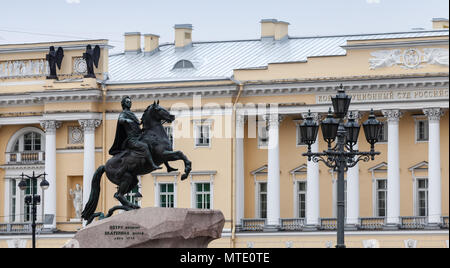 St. Petersburg, Russland - 7. Mai 2015: Der Bronzene Reiter ist ein Reiterstandbild von Peter dem Großen im Senat Square in St. Petersburg. Eine der t Stockfoto