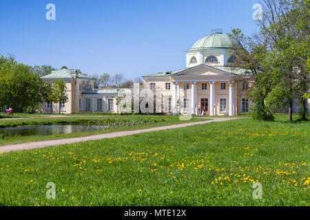 St. Petersburg, Russland - 15. Mai 2016: Chernyshevs datscha ist ein altes Gehöft Palladio der Grafen von chernyshev in der Nähe der Peterhof r Stockfoto