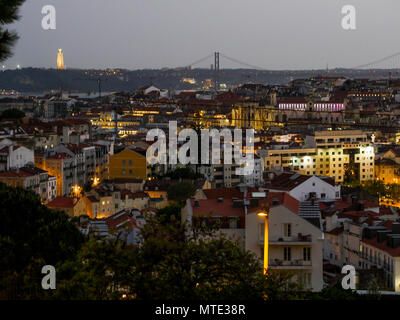 Allgemeine Ansicht von Lissabon Stadt bei Nacht, Lissabon, Portugal Stockfoto
