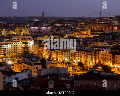 Allgemeine Ansicht von Lissabon Stadt bei Nacht, Lissabon, Portugal Stockfoto