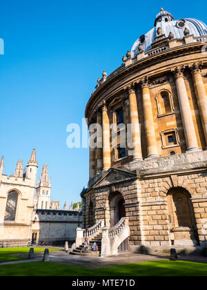 Radcliffe Camera Universität Oxford Reference Library, mit All Souls College im Hintergrund, Radcliffe Sq, Oxford, Oxfordshire, England, UK, GB. Stockfoto