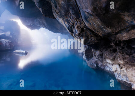 Grjótagjá Lava Höhle, Geothermie Frühling, in der Nähe von Mývatn, Northern Island, Island Stockfoto