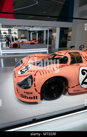 BERLIN, DEUTSCHLAND - 15. MAI 2018: Porsche 917 20 Coupé Sau Rennwagen von 1971 den Spitznamen Ping Schwein stehend an Volkswagen Group Forum Antrieb am 15. Mai, 20. Stockfoto