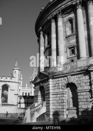 Radcliffe Camera Universität Oxford Reference Library, mit All Souls College im Hintergrund, Radcliffe Sq, Oxford, Oxfordshire, England, UK, GB. Stockfoto