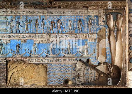 Schnitzereien in alten ägyptischen Tempel Stockfoto