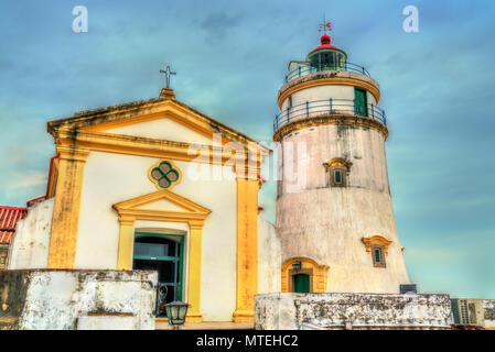 Capela de Nossa Senhora da Guia und Guia Lighthouse an der Guia Festung in Macau, China Stockfoto