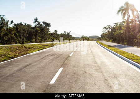 Straße in die neue Air Terminal von Hercilio Luz International Airport. Florianopolis, Santa Catarina, Brasilien. Stockfoto