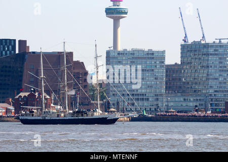 Die Tall Ship Lord Nelson auf den Fluss Mersey während der drei Festivals Tall Ships Regatta in Liverpool 2018. Stockfoto