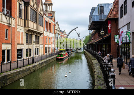 Die Ermächtigung Skulptur über den Fluss Witham in Lincoln, East Midlands, Großbritannien am 23. Mai 2018 getroffen Stockfoto