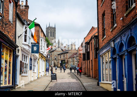 Die Kathedrale von Lincoln von der Unterseite des steilen Hügel in Lincoln, East Midlands, Großbritannien am 23. Mai 2018 Stockfoto