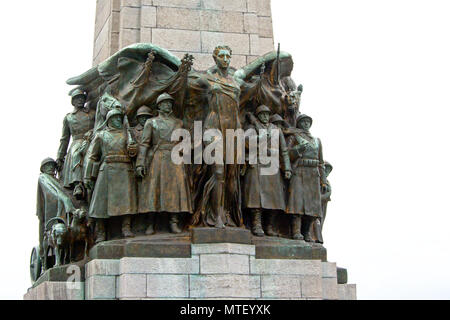 Bronzestatue von Soldaten und Engel, Infanterie Denkmal für Soldaten des ersten Weltkrieges, entworfen von Edouard Vereycken, vor dem Pal stehend Stockfoto