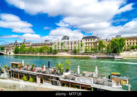 Der Seine an einem schönen Sommer in Paris. Stockfoto