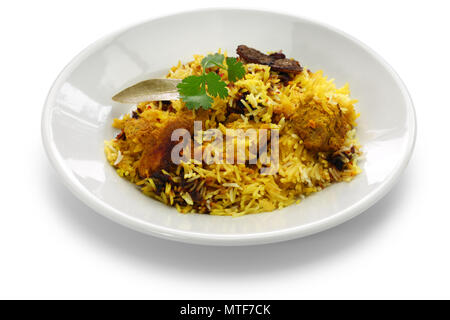 Huhn hyderabadi biryani, indische Küche auf weißem Hintergrund Stockfoto