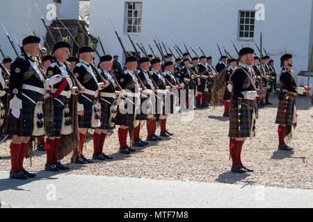 Die Atholl Highlanders auf Parade bei Blair Castle in Perthshire, Schottland. Stockfoto