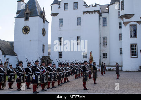 Die Atholl Highlanders auf Parade bei Blair Castle in Perthshire, Schottland. Stockfoto