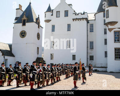 Die Atholl Highlanders auf Parade bei Blair Castle in Perthshire, Schottland. Stockfoto