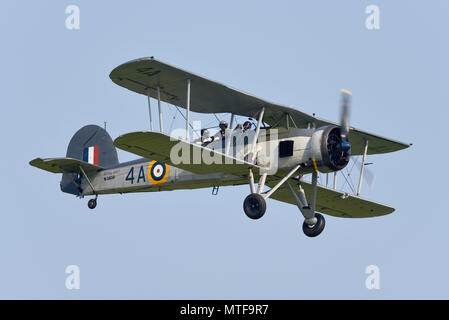 Fairey Swordfish Ebene auf einer Flugshow fliegen. Royal Navy Fleet Air Arm Doppeldecker Träger getragen Flugzeuge im Zweiten Weltkrieg als Bomber torpedo Stockfoto