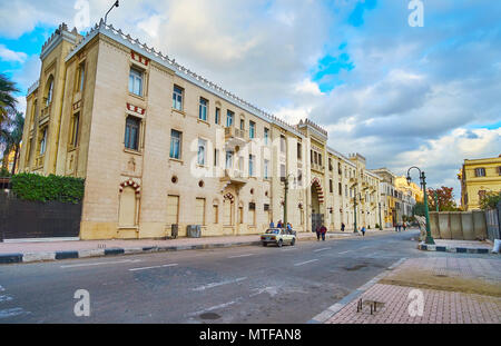 Kairo, Ägypten - Dezember 24, 2017: Die Fassade der Ewart Halle - das kulturelle Zentrum im malerischen Herrenhaus neben Midan Tahrir Square, am Dezember Stockfoto