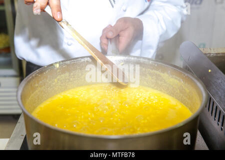 Italienischen Küchenchef Carnaroli Reis. Gastrocanarias Messe 2018. Stockfoto