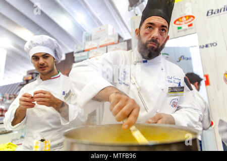 Italienischen Küchenchef Carnaroli Reis. Gastrocanarias Messe 2018. Stockfoto