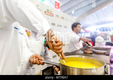 Italienischen Küchenchef Carnaroli Reis. Gastrocanarias Messe 2018. Stockfoto