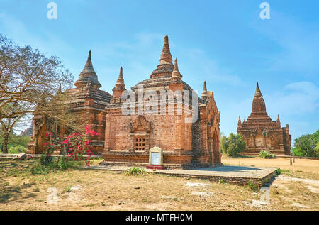 Vielfalt der Formen und Dekorationen von kleinen Tempel in Bagan archäologischen Park, Myanmar Stockfoto