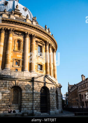 Radcliffe Camera Universität Oxford Reference Library, mit All Souls College im Hintergrund, Radcliffe Sq, Oxford, Oxfordshire, England, UK, GB. Stockfoto