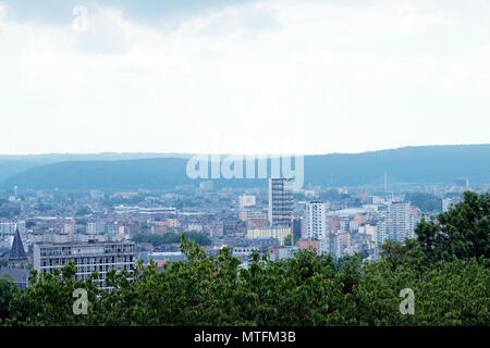 Die Stadt Lüttich, Belgien, auf dem Hügel über der Stadt gesehen Stockfoto