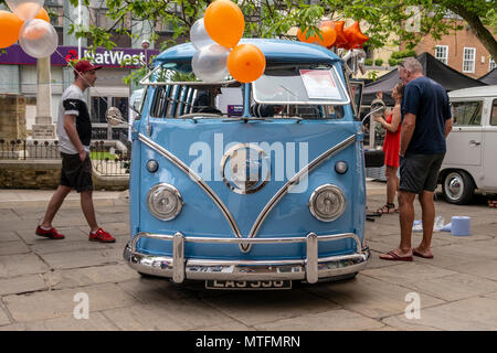 1962, 23 Fenster, Samba - Pflaumenmus, Horsham, West Sussex, UK. Stockfoto