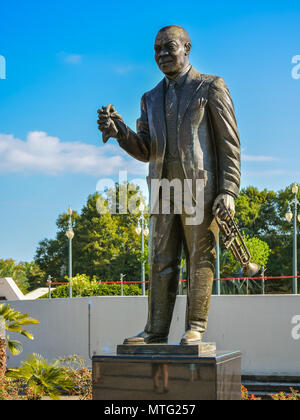 New Orleans, LA - 19.09.24, 2017: Louis Armstrong Denkmal im Louis Armstrong Park, New Orleans, Louisiana. Stockfoto