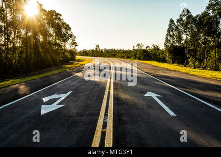 Straße in die neue Air Terminal von Hercilio Luz International Airport. Florianopolis, Santa Catarina, Brasilien. Stockfoto