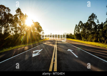 Straße in die neue Air Terminal von Hercilio Luz International Airport. Florianopolis, Santa Catarina, Brasilien. Stockfoto