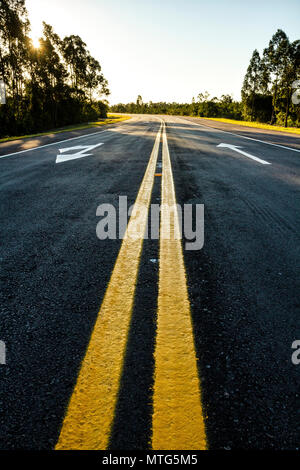 Straße in die neue Air Terminal von Hercilio Luz International Airport. Florianopolis, Santa Catarina, Brasilien. Stockfoto