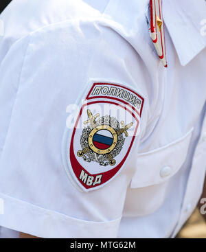 Samara, Russland - 27. Mai 2018: Chevron auf der Hülse Uniformen der russischen Polizisten Stockfoto
