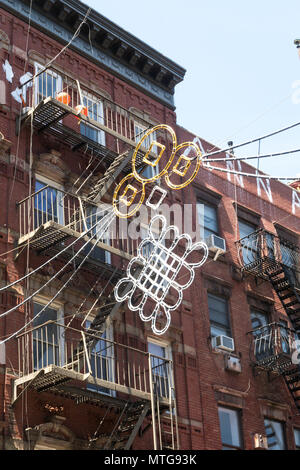 Pagode Gebäude in Chinatown hat ein geschwungenes Dach, NYC, USA Stockfoto