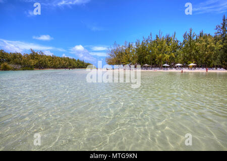 Das klare Wasser und weißen Stränden in der Ile aux Cerfs, Mauritius Stockfoto