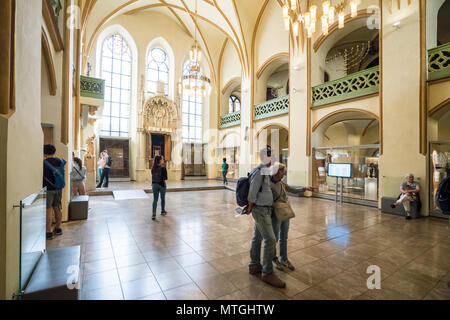 Blick in das Innere des Jüdischen Museums in Prag, Tschechische Republik Stockfoto