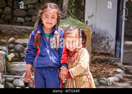 Hanoo-Yogma Dorf und Schule Ladakh Stockfoto