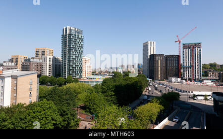 Panoramablick auf die Loampit Vale Entwicklung und Lewisham Gatreway Projekt. Auf dem Gelände der ehemaligen Kreisverkehr auf die A20 und A21, Lewisham Stockfoto