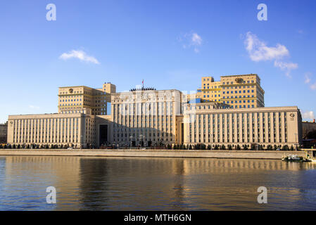 Ministerium für Verteidigung der Russischen Föderation auf Frunzenskaya Damm in Moskau Stockfoto