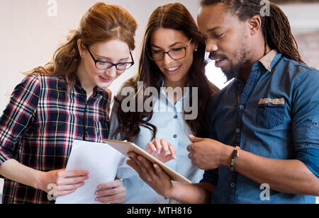 Porträt des Architekten Diskussion im Amt Stockfoto