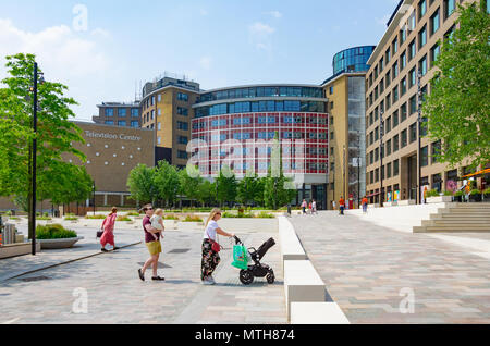 Television Centre auf Holz Lane in Shepherds Bush in West London war einst die Heimat der BBC hat aber saniert und ist nun Wohnungen und Gehäuse. Stockfoto