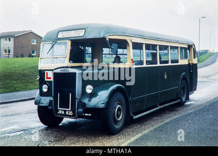 Vor 1963 registrierten Leyland single decker Bus in Chesterfield, Derbyshire im April 1973 für die Ausbildung neue Treiber verwendet. Stockfoto