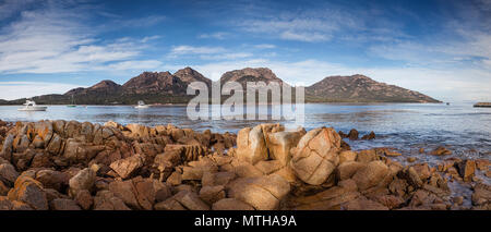 Panoramablick auf Coles Bay im Freycinet National Park, Tasmanien, Australien Stockfoto