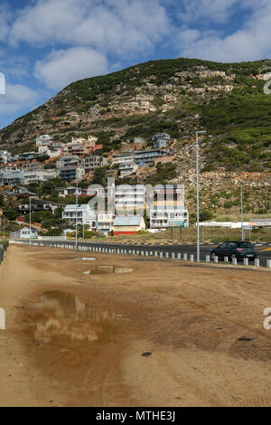 Anzeigen von simonstown über den Strand auf die False Bay, Garden Route, Südafrika Stockfoto