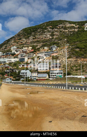 Anzeigen von simonstown über den Strand auf die False Bay, Garden Route, Südafrika Stockfoto